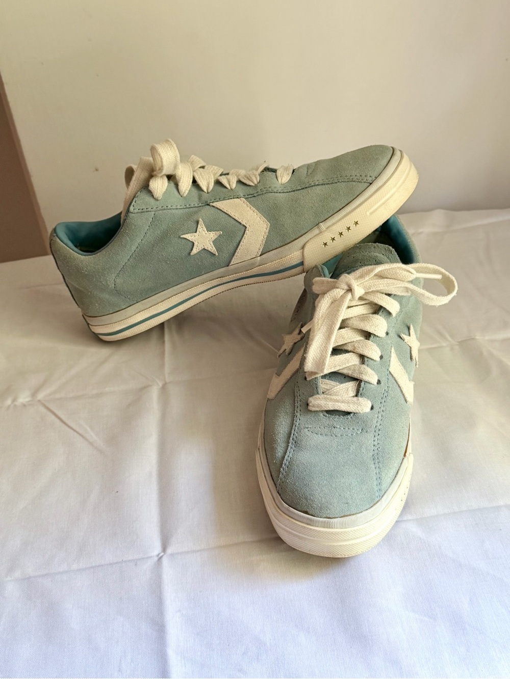 Converse Women’s AllStar Suede Sneakers in Pale Blue and Cream Size 8